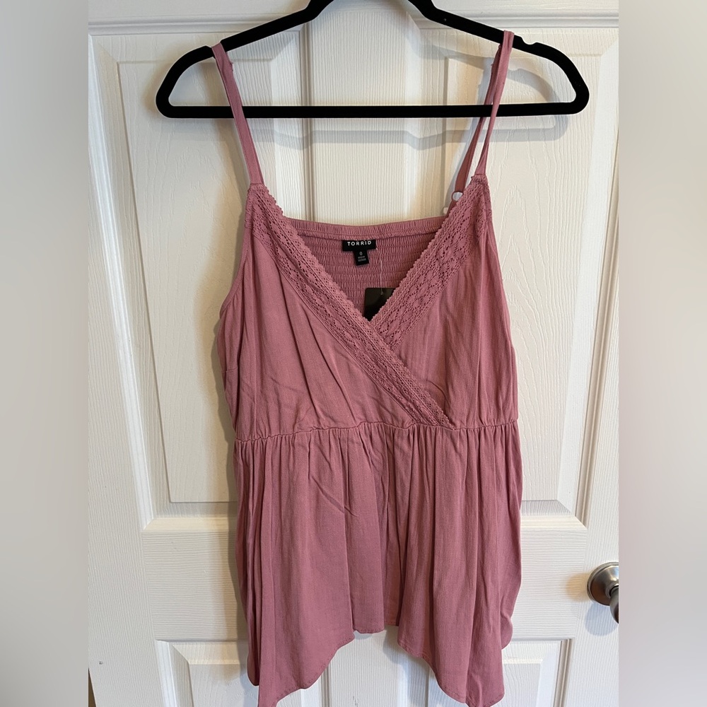 Torrid | NWT Pink Lace Trim Top